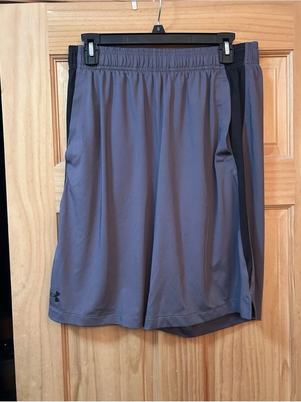 Under Armour Gray tech vent LT shorts 10”inseam